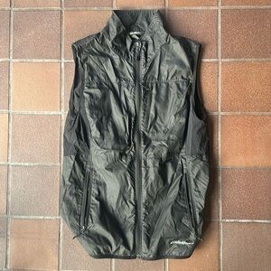 Eddie Bauer vest black size Large Athleisure style with zipped pockets